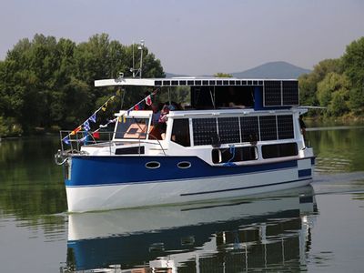 solar houseboat